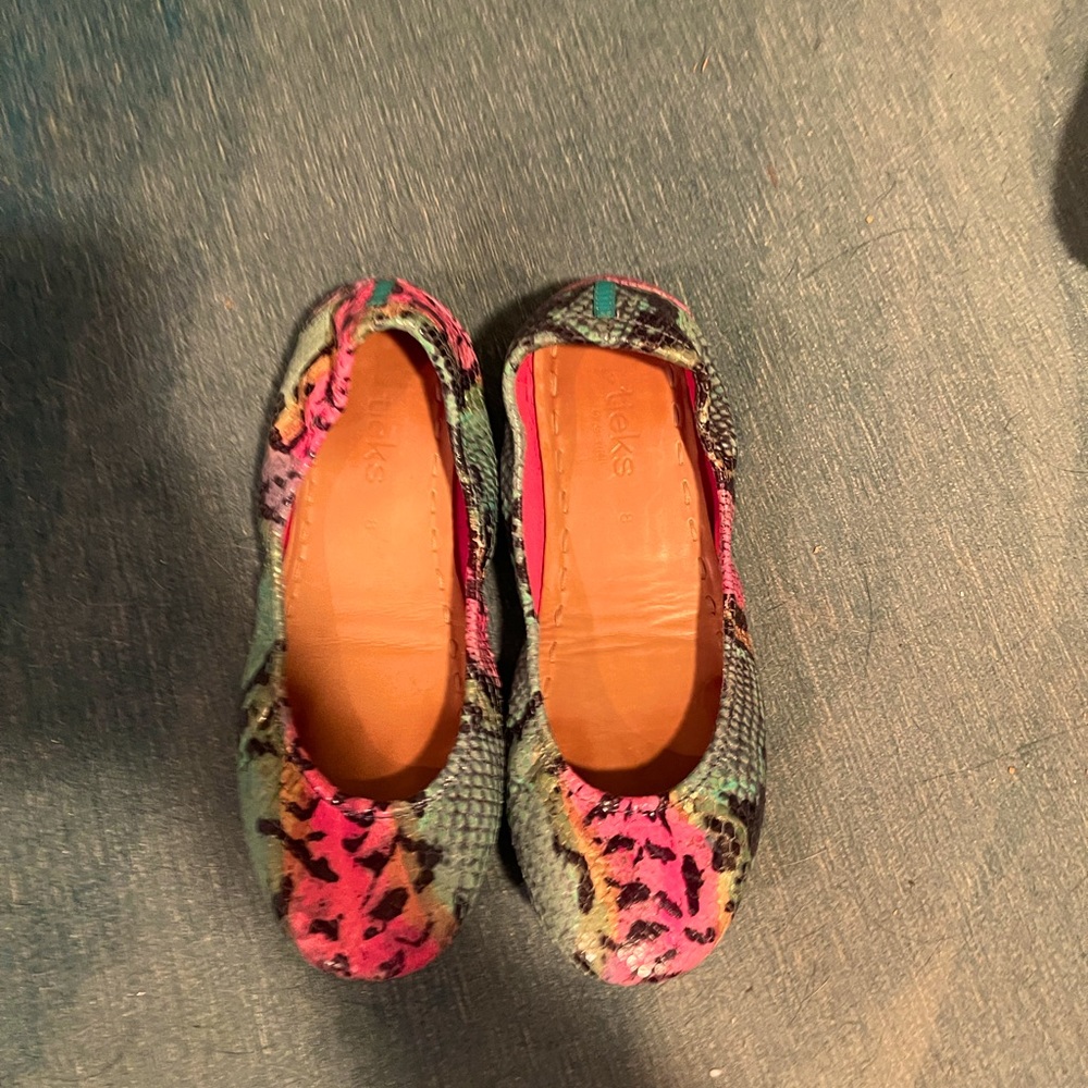 Size 8 Electric Snake Tieks